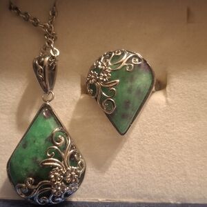 Elegant Green and Silver Jewelry Set